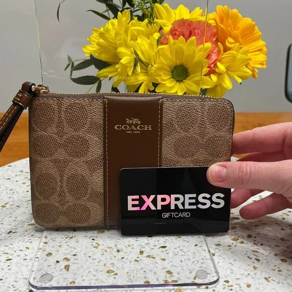 NWT Coach Brown Wristlet Bag - Picture 8 of 8